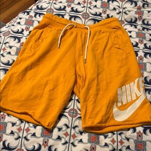 Men’s Nike orange shorts small used  with Elastic Waistband